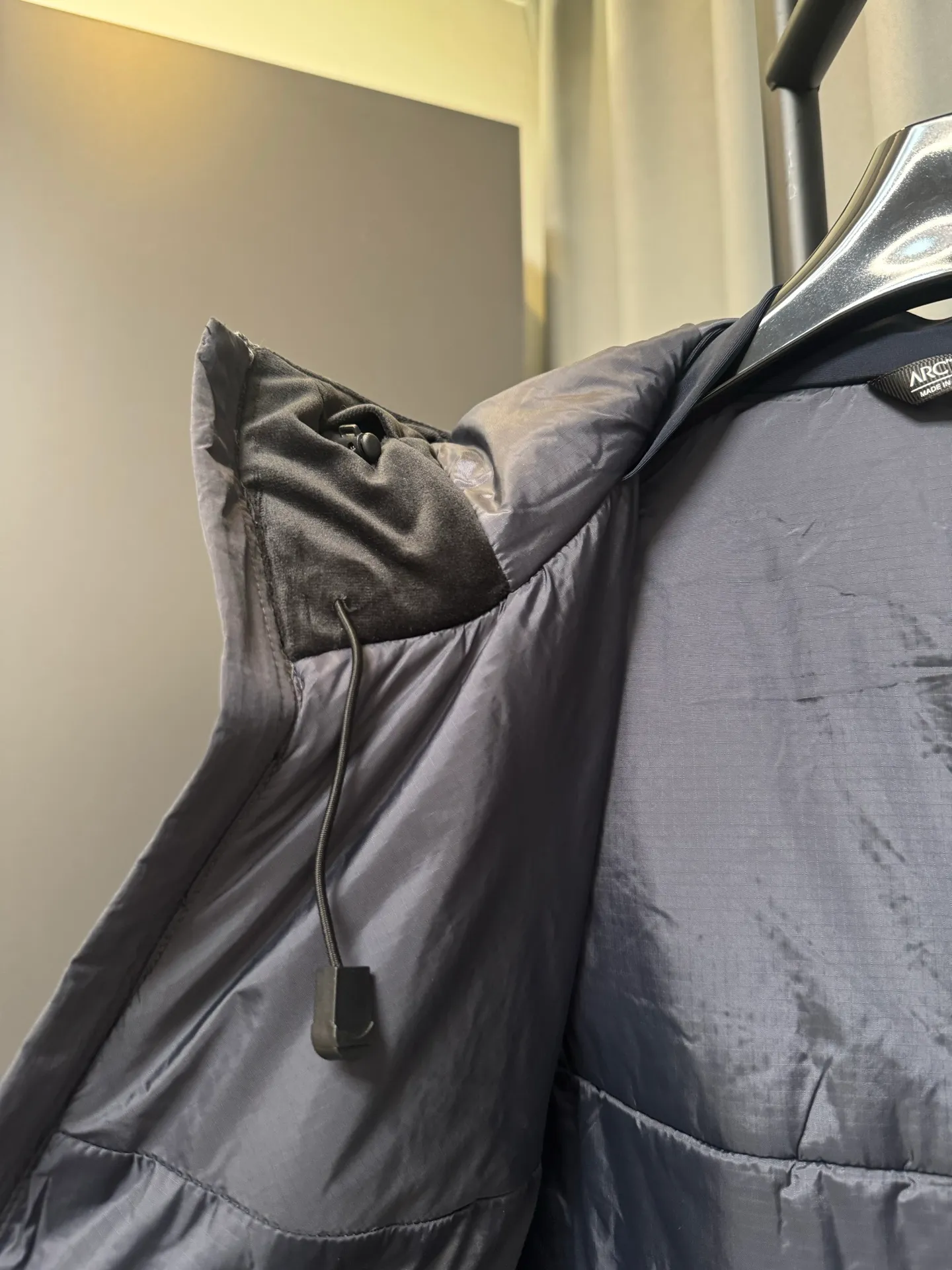 【Premium 】 Arc·teryx 26fw ! N WINDSTOPPER 2L ， Coreloft 100 ， 。 Cold Series ， ， ， ！ ， 。 windstopper ,n Gossamera Fusion WS。 ， ： 1： WINDSTOPPER ， ， ， ， 。 Coreloft ， 。 。 2： 。 3： ， ， 。 4： ， ， 。 ， ， ： / Gray/ Size：s/m/l/xl/xxl